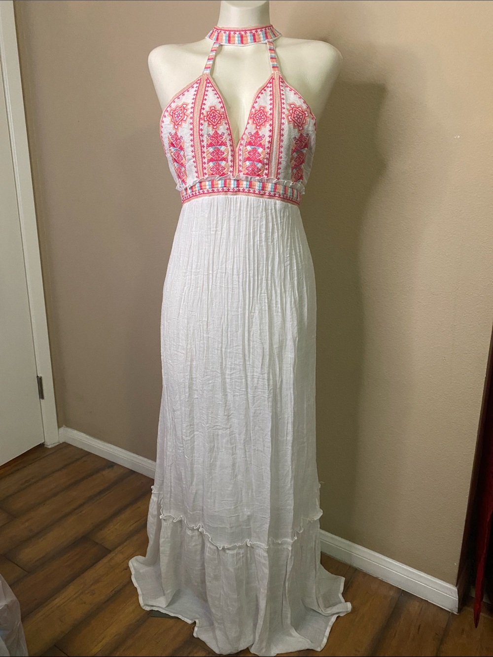 Lulumari White Backless embroidered boho Halter Maxi Dress L